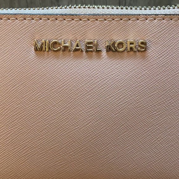 Michael Kors Smartphone Wallet - Picture 2 of 4